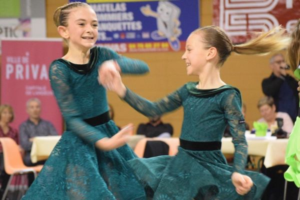 Chloé et Lilou au Critérium national de Villeurbanne. 