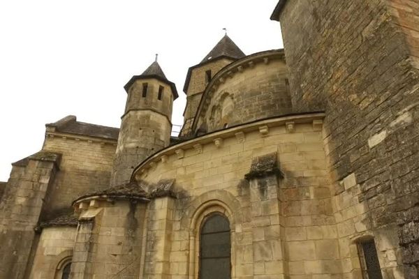 Le village de Saint-Robert (Corrèze) s'est construit autour de son église.