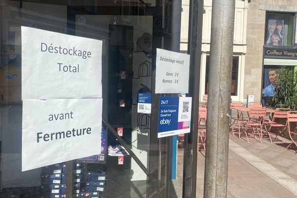 Les petits commerçants dont le local est mal placé mettent souvent la clé sous la porte