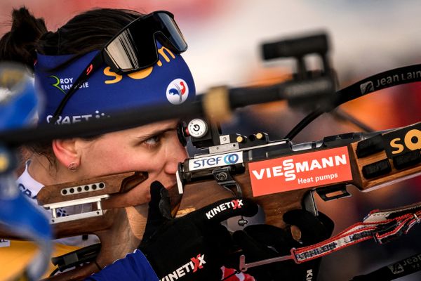 Avec un dix sur dix au tir, Julia Simon monte sur la deuxième marche du podium à Pokljuka.