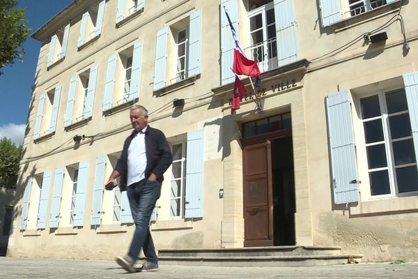 À Mazan, le maire qui se dit la cible de menaces, a annoncé se retirer de la vie publique jusqu'au 11 novembre 2024.