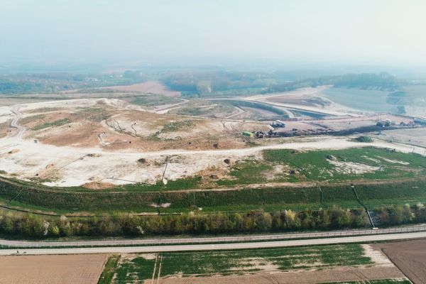 Le site de stockage de déchets dangereux proposé par Véolia à Hersin-Coupigny, où l’entreprise SUEZ exploite déjà une unité de stockage de déchets non dangereux.