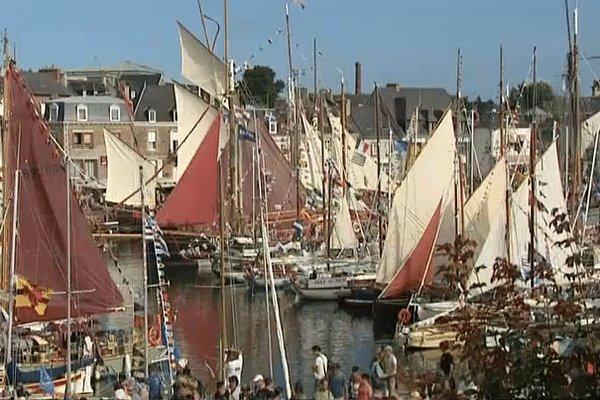 Pendant le festival du chant de marin à Paimpol, édition 2013