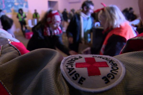 Pour faire face à une demande de plus en plus forte, la Croix Rouge Française cherche des bénévoles. A la veille de l'hiver, elle lance un appel pour pouvoir assurer ses maraudes quotidiennes.