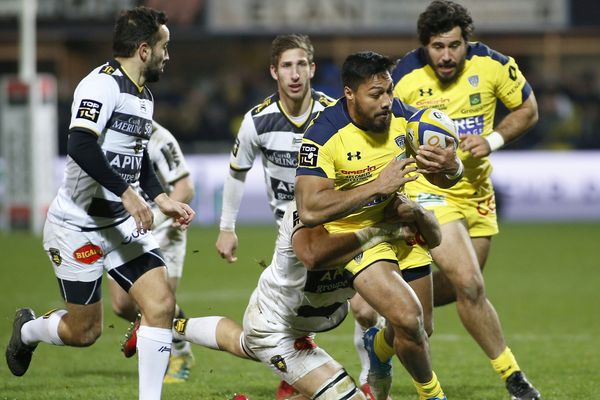 Deux joueurs de l'ASM, Lohi Uhila et George Moala (au premier plan de la photographie), sont blessés. 