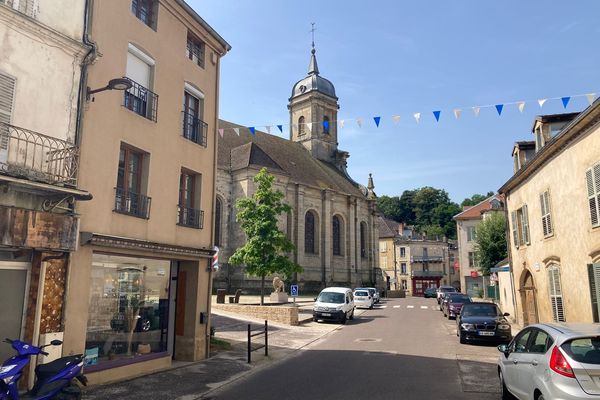 En Haute-Saône, de nombreuses communes rivalisent d'ingéniosité pour inciter des médecins à s'installer.