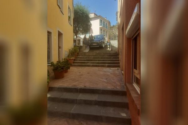 La voiture était bloquée dans des escaliers à Villefranche-sur-Mer