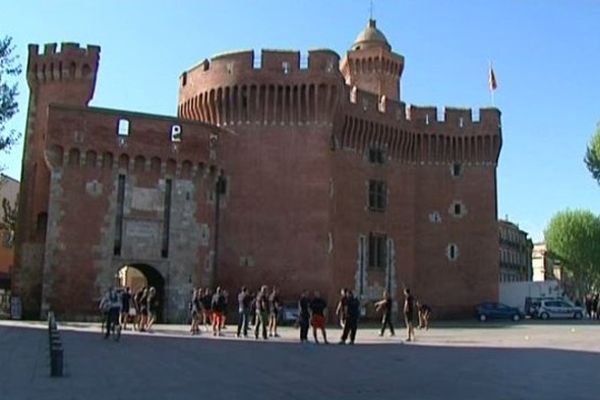 Les sapeur-pompiers se sont rassemblès au pied du Castillet. Perpignan le 15 avril 2014.