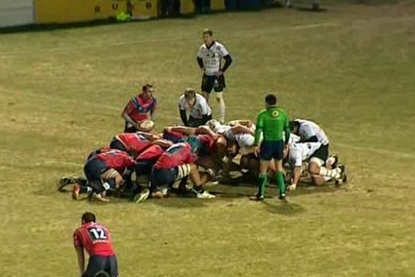 La Rochelle s'est servie, Aurillac a ramassé les miettes (9-16). Seconde défaite à domicile pour les Rouges et Bleus, samedi soir.