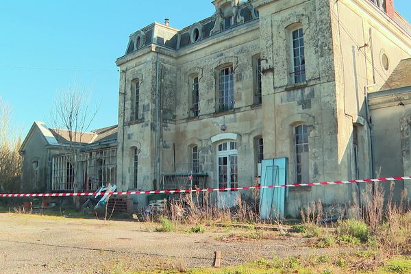 L'ancienne gare des Velluire-sur-Vendée, fermée depuis 1969.