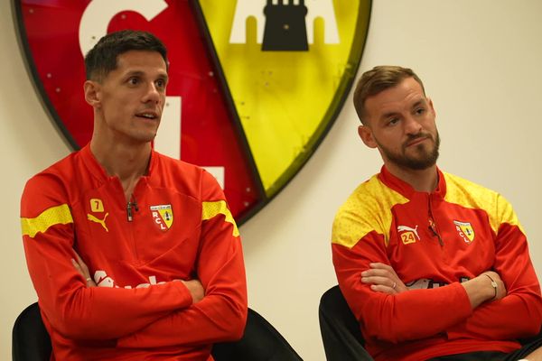 Florian Sotoca et Jonathan Gradit, respectivement attaquant et défenseur du RC Lens, des "messieurs tout-le-monde" qui font rêver.