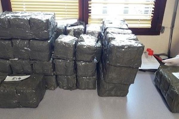 Les douanes de Cierp-Gaud avaient saisi dans le transporter de la "mule", 75 kilos cannabis dans 5 sacs de sport.