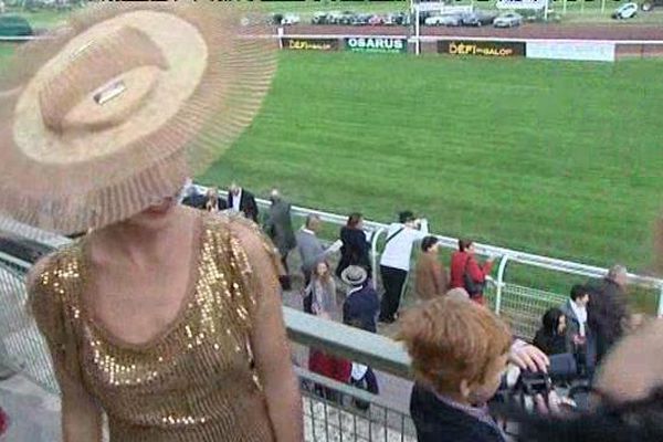 Chapeaux et robes de soirée étaient de sortie dimanche à l'hippodrome Borély.