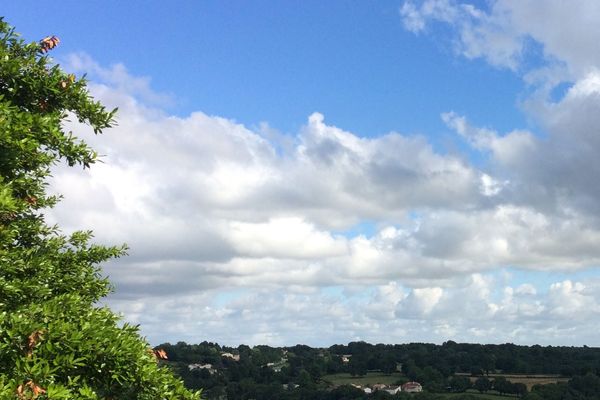 Les nuages prendront leurs quartiers dans les ciels sarthois et mayennais.