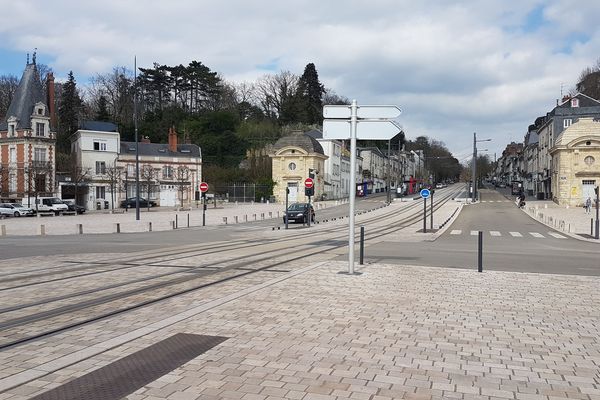 Très peu de circulation place Choiseul à Tours