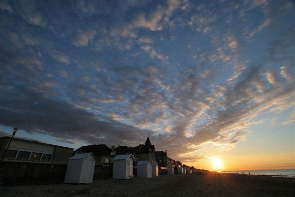 Dans le Calvados, sur la Côte de Nacre, St-Aubin-sur-Mer verra revenir le soleil en fin de journée.