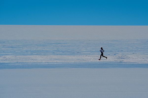 2.045 kilomètres en 74 jours par -50°C, c'est le défi qu'a relevé Stéphanie Gicquel en Antarctique.