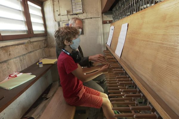 Ce jeune joueur du Conservatoire de Lyon eu la chance de partager un morceau avec le maître carillonneur Charles Dairay