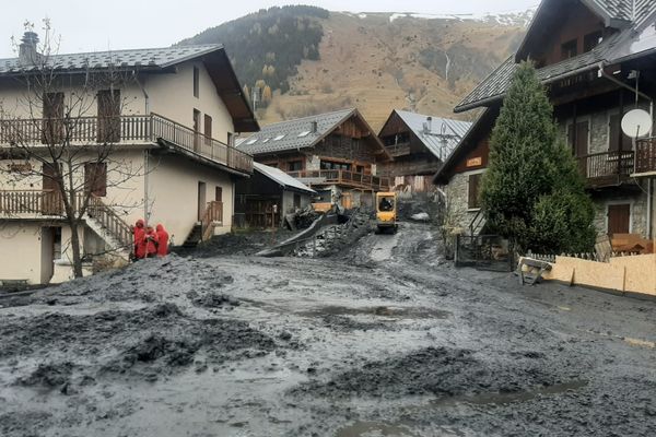 Le village savoyard de Saint-Sorlin-d'Arves a été violement frappé par des coulées de boue, le 15 novembre 2023.