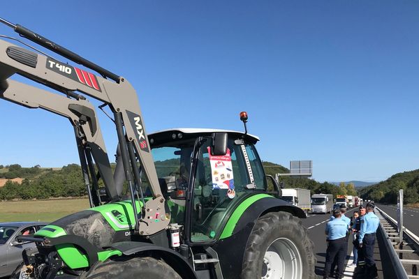 De nombreux agriculteurs ont protesté sur l'A75