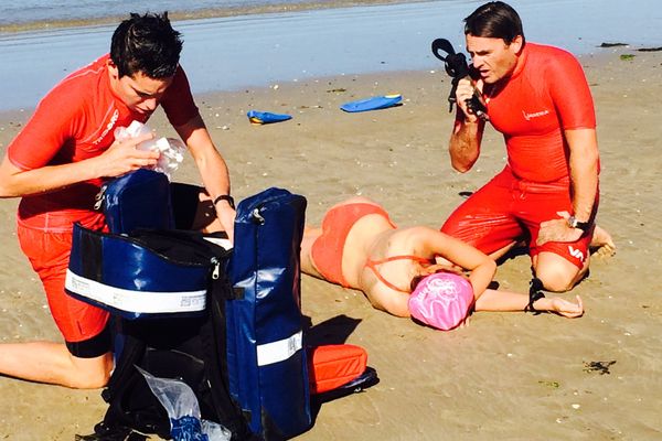 Les MNS, Maîtres Nageurs Sauveteurs : anges gardiens des plages estivales