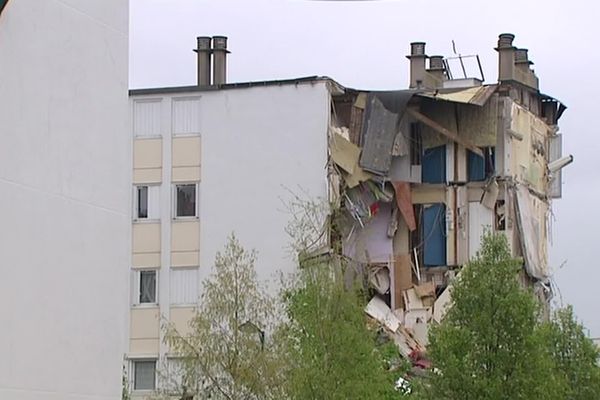 A 11h15, le dimanche 28 avril 2013 une partie de l'immeuble du 8 allée Beethoven s'écroulait.