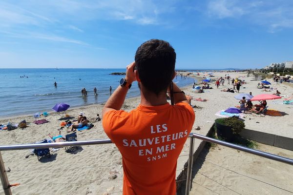 Palavas (Hérault) - les sauveteurs en mer de la SNSM surveillent les plages et la baignade - juillet 2024.