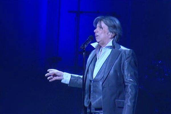 Hervé Vilard fait l'ouverture du spectacle