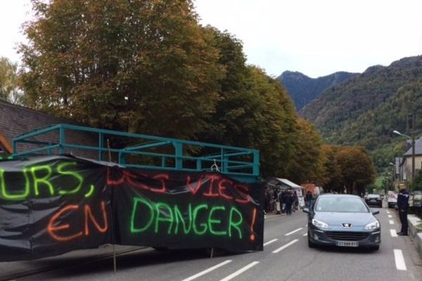 Le barrage filtrant des éleveurs à hauteur du Pont Vieux de Saint-Béat