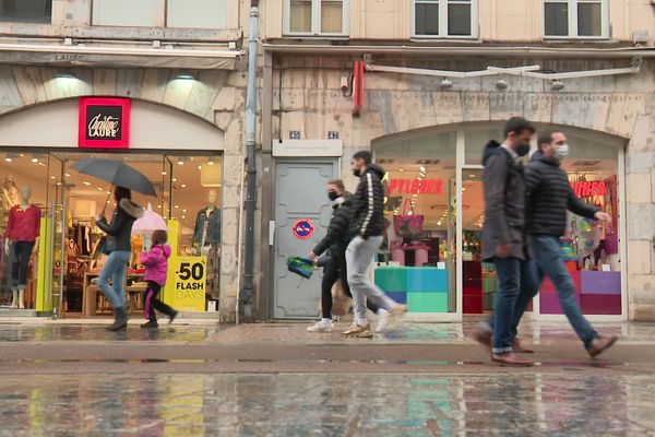 Ce mercredi 19 mai, dans les rues de Besançon, les piétons étaient de retour