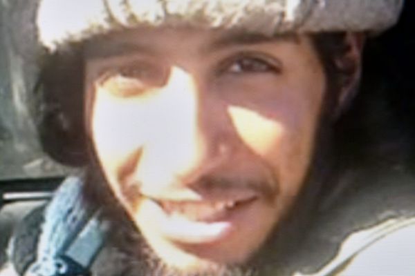 Abdelhamid Abaaoud dans une vidéo de propagande de Daech.