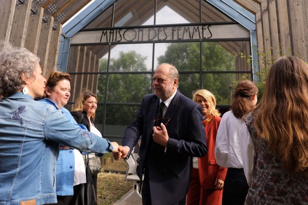 Eric Dupond-Moretti en visiste à la Maison des femmes de Saint-Denis, lundi 22 mai 2023.