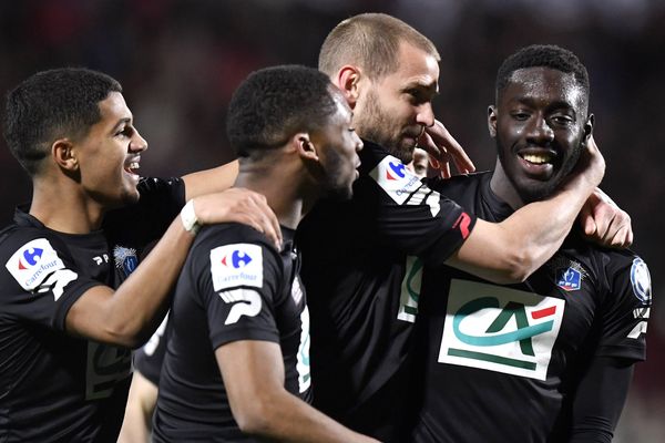 En huitièmes de finale de la Coupe de France de football, l'EA Guingamp avait battu l'US Quevilly Rouen (National) 2 à 1.