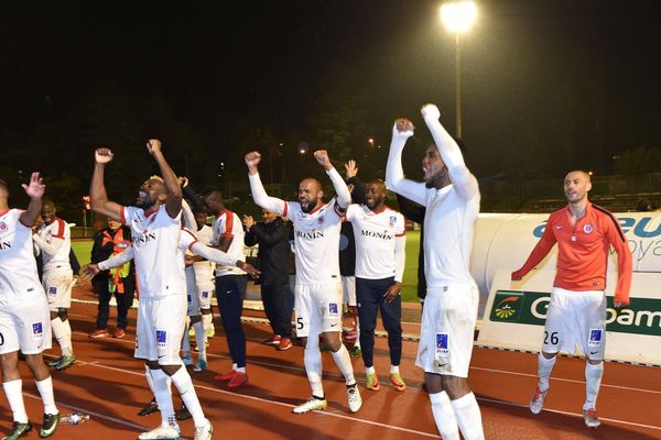 Les joueurs de la Berri heureux de monter en Ligue 2 après leur victoire contre Lyon-Duchère