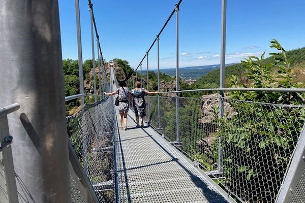 La passerelle de Mazamet impressionne depuis le hameau de Hautpoul dans le Tarn.