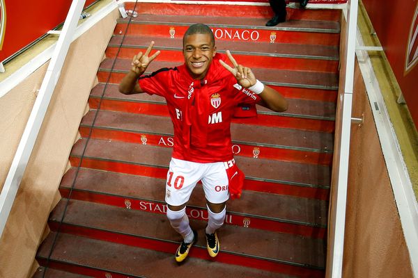 L'arrivée du jeune attaquant monégasque Kylian Mbappé au Paris SG "devrait être officialisée ce 29 août",