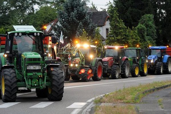 En France, des centaines d'agriculteurs avaient également manifesté y a quelques jours, contre les prix de vente trop faibles.