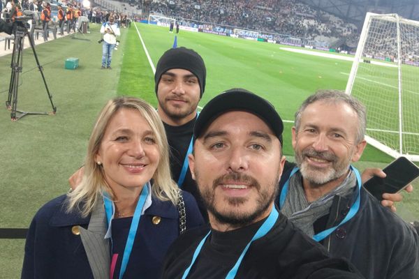 Romain Mainardis, fan de l'OM, et Melvin Proix, fan du PSG, au stade Vélodrome à l'occasion du Classico OM-PSG du dimanche 27 octobre.