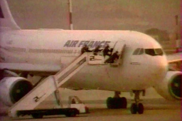 L'assaut du GIGN sur le tarmac de l'aéroport de Marignane le 26 décembre 1994 a été suivi à la télévision par des millions de Français.