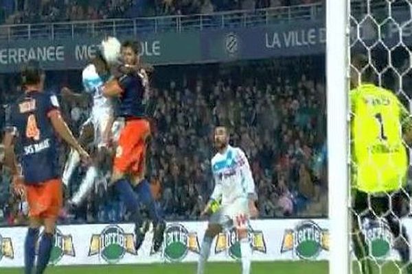 Montpellier - le défenseur du MHSC Mathieu Deplagne perd une dent, après un gros choc avec le Marseillais Zambo Anguissa - 4 novembre 2016.