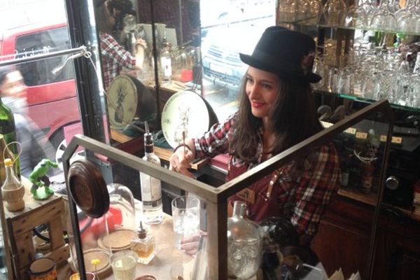 La barmaid Jennifer Le Néchet, "championne du monde de cocktail".