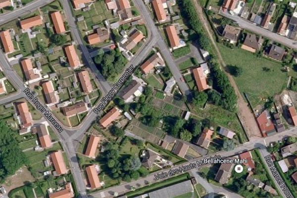 Le corps a été retrouvé à dans l'abri d'une jardin d'une maison abandonnée de ce quartier d'Hénin-Beaumont. 