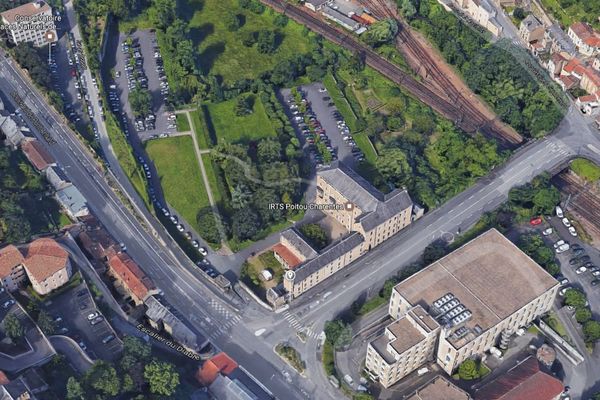 L'IRTS de Poitiers est situé à proximité de la gare.