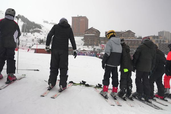 La neige est au rendez-vous cet hiver dans les Alpes-du-sud, les vacanciers sont venus en nombre passer les fêtes de fin d'année sur les pistes.