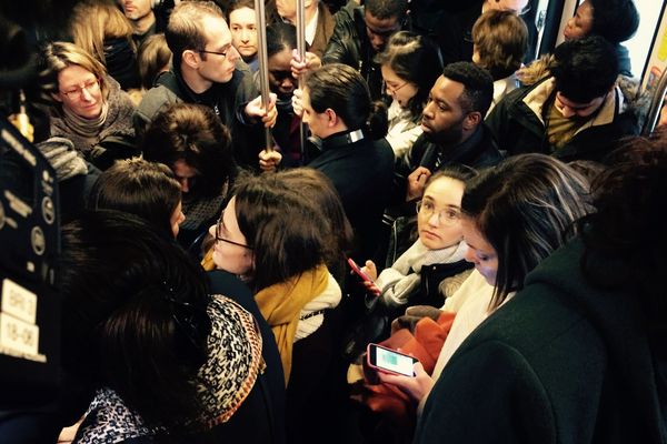 La foule dans une rame du RER C, le 3 avril 2018.