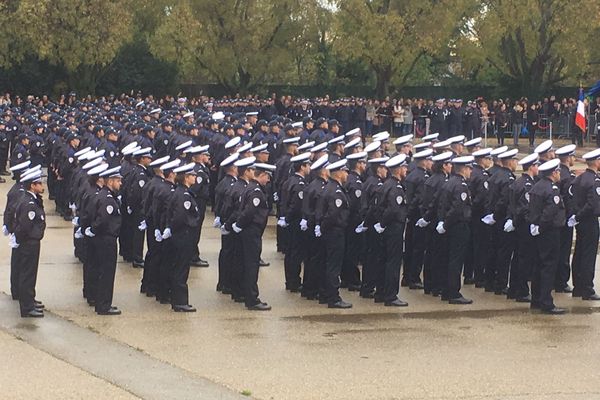 Nîmes - le ministre de l'Intérieur passe en revue une promotion de jeunes policiers - 23 novembre 2018.