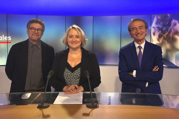 De gauche à droite : René-Pierre Halter, candidat divers gauche, Sandra Meallier et Hervé Mariton, maire sortant divers droite de Crest, dans la Drôme