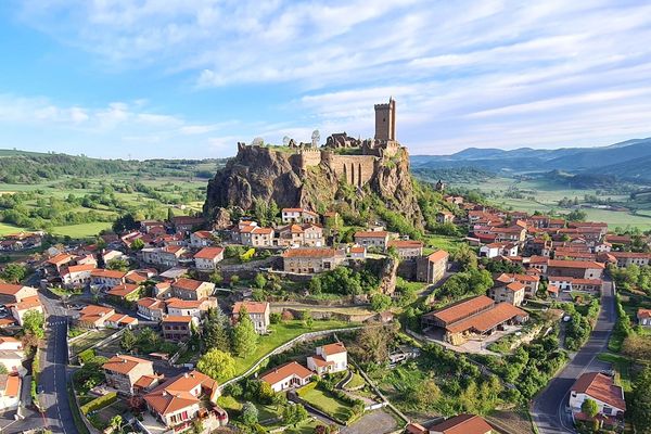 En Auvergne, la commune de Polignac a obtenu en 2021 le label "Plus beau village de France".