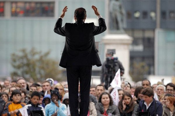 François Hollande en meeting sur la place de Jaude en 2012 à Clermont-Ferrand, alors qu'il n'était encore que candidat.