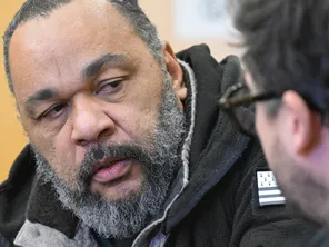 Un spectacle de Dieudonné, prévu samedi 8 juin, a été interdit par la préfecture de l'Isère.